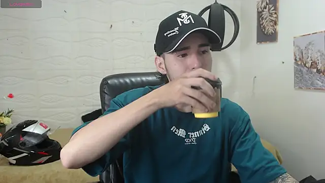 Snapshot of DmitriSanders chatting on 14, 12, 2024 DmitriSanders online show from 14, 12, 2024