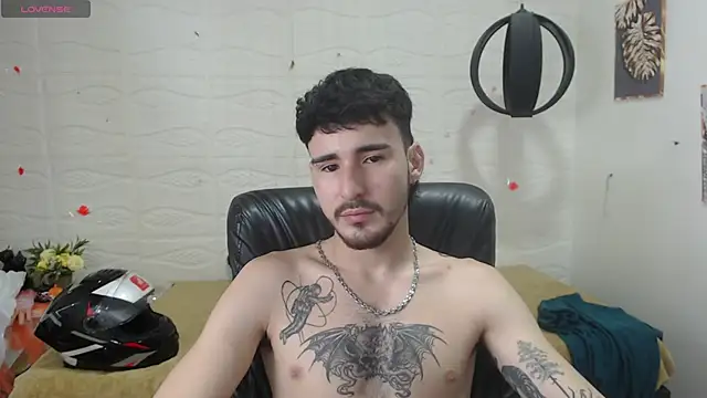 Snapshot of DmitriSanders chatting on 14, 12, 2024 DmitriSanders online show from 14, 12, 2024