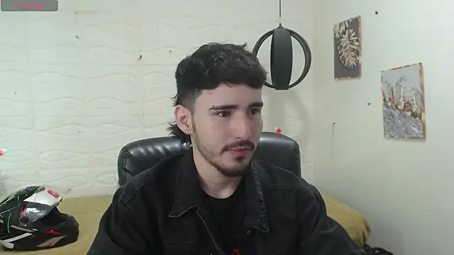 Snapshot of DmitriSanders chatting on 15, 12, 2024 DmitriSanders online show from 15, 12, 2024