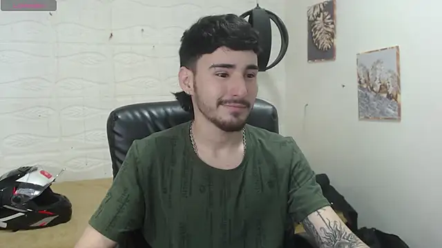 Snapshot of DmitriSanders chatting on 17, 12, 2024 DmitriSanders online show from 17, 12, 2024