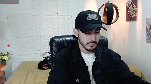 Snapshot of DmitriSanders chatting on 18, 12, 2024 DmitriSanders online show from 18, 12, 2024