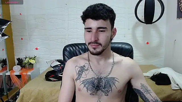 Snapshot of DmitriSanders chatting on 18, 12, 2024 DmitriSanders online show from 18, 12, 2024