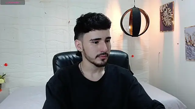 Snapshot of DmitriSanders chatting on 19, 12, 2024 DmitriSanders online show from 19, 12, 2024