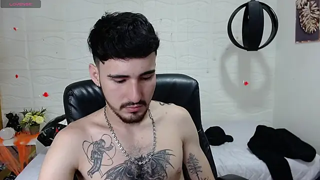 Snapshot of DmitriSanders chatting on 20, 12, 2024 DmitriSanders online show from 20, 12, 2024