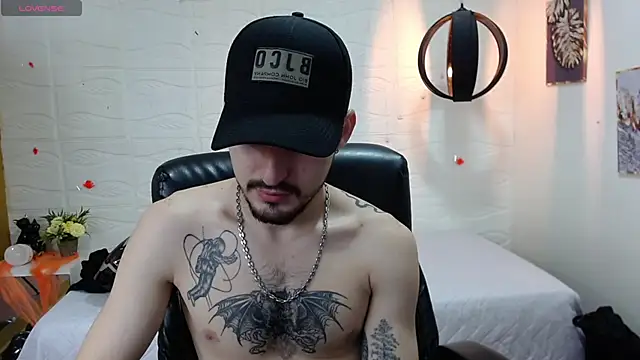 Snapshot of DmitriSanders chatting on 20, 12, 2024 DmitriSanders online show from 20, 12, 2024