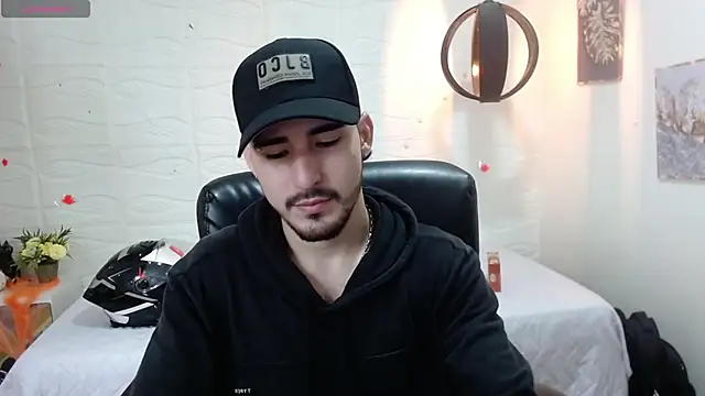 Snapshot of DmitriSanders chatting on 23, 12, 2024 DmitriSanders online show from 23, 12, 2024