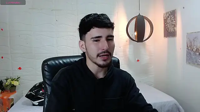 Snapshot of DmitriSanders chatting on 24, 12, 2024 DmitriSanders online show from 24, 12, 2024