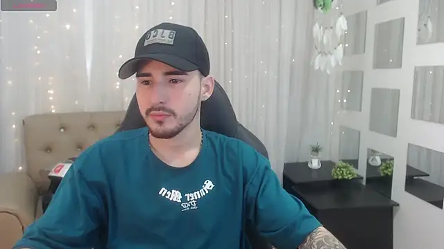 Snapshot of DmitriSanders chatting on 24, 12, 2024 DmitriSanders online show from 24, 12, 2024