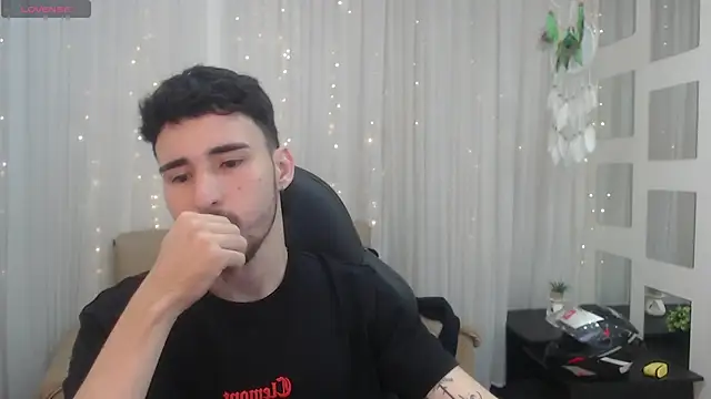 Snapshot of DmitriSanders chatting on 26, 12, 2024 DmitriSanders online show from 26, 12, 2024