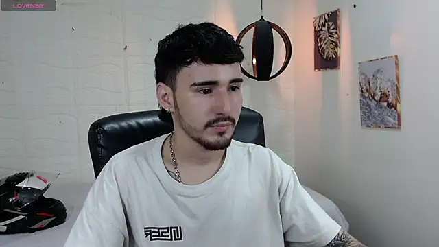 Snapshot of DmitriSanders chatting on 28, 12, 2024 DmitriSanders online show from 28, 12, 2024