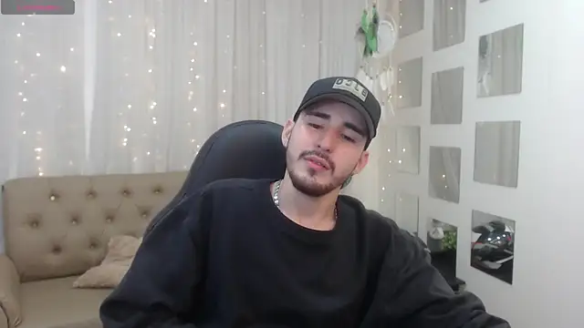 Snapshot of DmitriSanders chatting on 29, 12, 2024 DmitriSanders online show from 29, 12, 2024