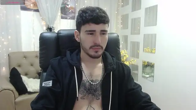 Snapshot of DmitriSanders chatting on 4, 1, 2025 DmitriSanders online show from 4, 1, 2025