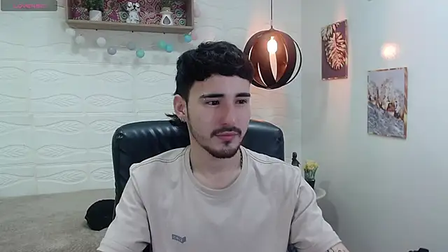 Snapshot of DmitriSanders chatting on 6, 1, 2025 DmitriSanders online show from 6, 1, 2025