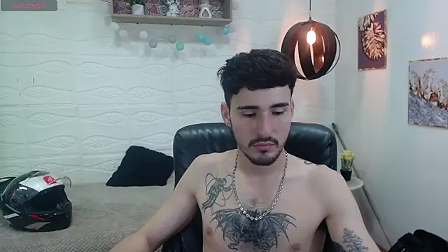 Snapshot of DmitriSanders chatting on 8, 1, 2025 DmitriSanders online show from 8, 1, 2025