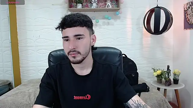 Snapshot of DmitriSanders chatting on 13, 1, 2025 DmitriSanders online show from 13, 1, 2025