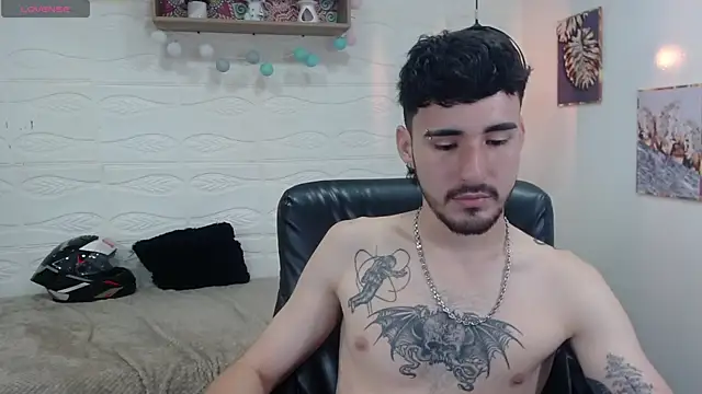 Snapshot of DmitriSanders chatting on 14, 1, 2025 DmitriSanders online show from 14, 1, 2025