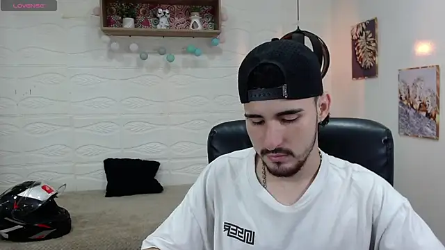 Snapshot of DmitriSanders chatting on 17, 1, 2025 DmitriSanders online show from 17, 1, 2025