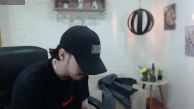 Snapshot of DmitriSanders chatting on 21, 1, 2025 DmitriSanders online show from 21, 1, 2025