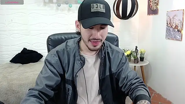 Snapshot of DmitriSanders chatting on 22, 1, 2025 DmitriSanders online show from 22, 1, 2025