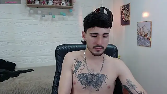 Snapshot of DmitriSanders chatting on 23, 1, 2025 DmitriSanders online show from 23, 1, 2025