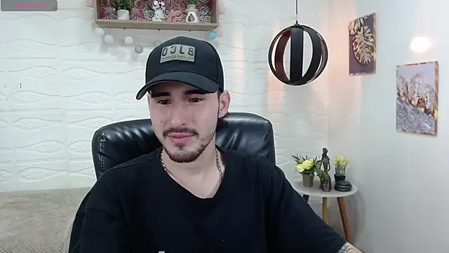 Snapshot of DmitriSanders chatting on 25, 1, 2025 DmitriSanders online show from 25, 1, 2025