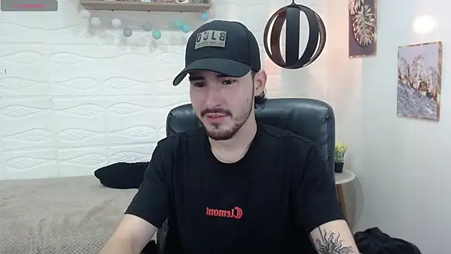 Snapshot of DmitriSanders chatting on 28, 1, 2025 DmitriSanders online show from 28, 1, 2025