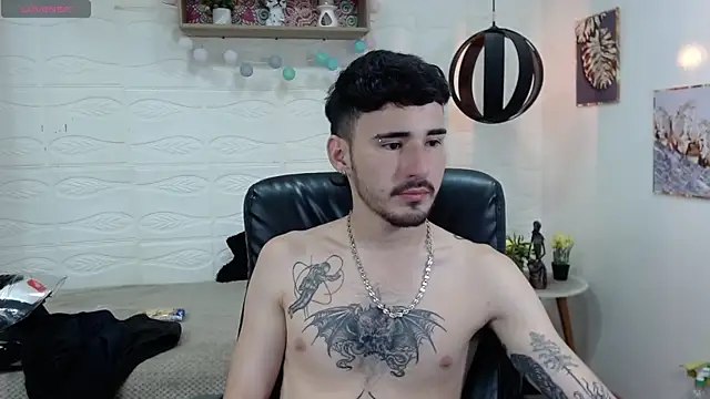 Snapshot of DmitriSanders chatting on 5, 2, 2025 DmitriSanders online show from 5, 2, 2025