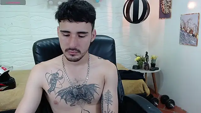 Snapshot of DmitriSanders chatting on 8, 2, 2025 DmitriSanders online show from 8, 2, 2025