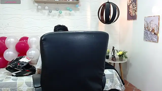 Snapshot of DmitriSanders chatting on 14, 2, 2025 DmitriSanders online show from 14, 2, 2025