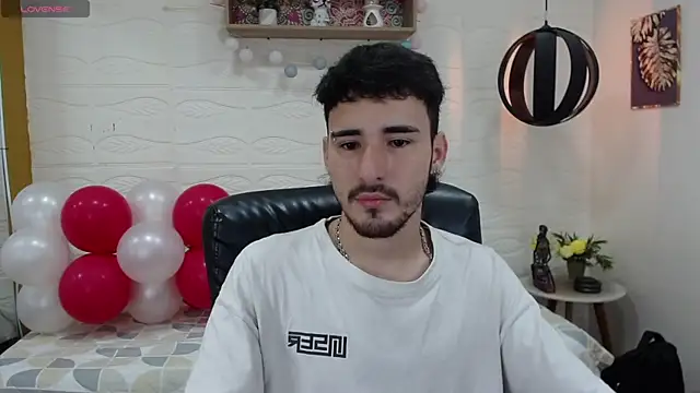 Snapshot of DmitriSanders chatting on 18, 2, 2025 DmitriSanders online show from 18, 2, 2025