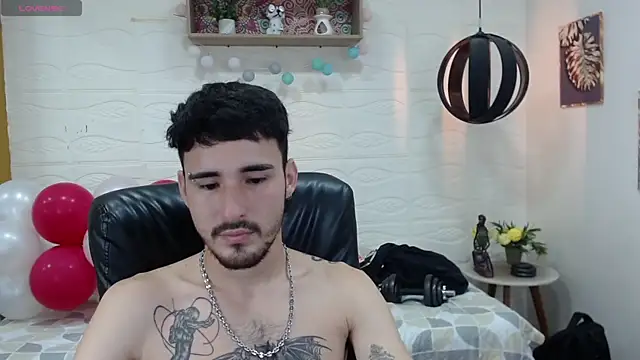 Snapshot of DmitriSanders chatting on 18, 2, 2025 DmitriSanders online show from 18, 2, 2025