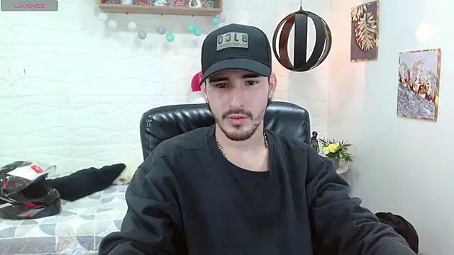 Snapshot of DmitriSanders chatting on 25, 2, 2025 DmitriSanders online show from 25, 2, 2025