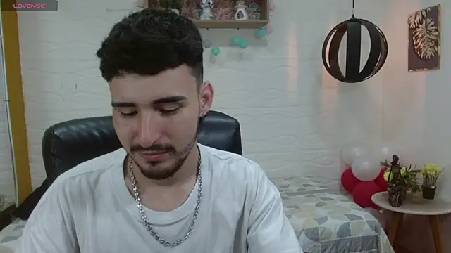 Snapshot of DmitriSanders chatting on 1, 3, 2025 DmitriSanders online show from 1, 3, 2025