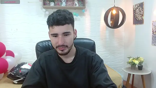 Snapshot of DmitriSanders chatting on 8, 3, 2025 DmitriSanders online show from 8, 3, 2025