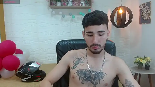 Snapshot of DmitriSanders chatting on 8, 3, 2025 DmitriSanders online show from 8, 3, 2025