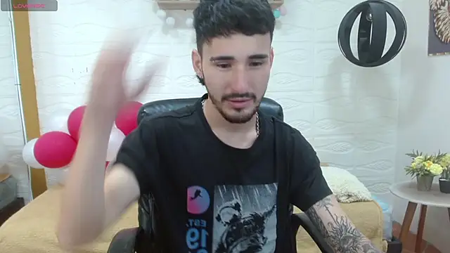 Snapshot of DmitriSanders chatting on 8, 3, 2025 DmitriSanders online show from 8, 3, 2025