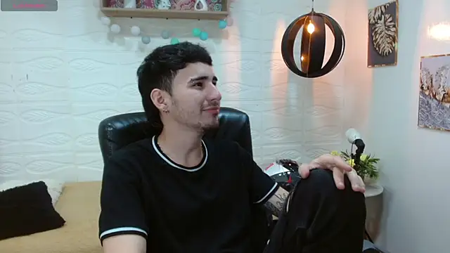 Snapshot of DmitriSanders chatting on 20, 3, 2025 DmitriSanders online show from 20, 3, 2025