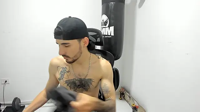 Snapshot of DmitriSanders chatting on 10, 9, 2025 DmitriSanders online show from 10, 9, 2025