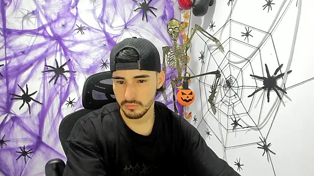 Snapshot of DmitriSanders chatting on 28, 9, 2025 DmitriSanders online show from 28, 9, 2025