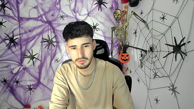 Snapshot of DmitriSanders chatting on 28, 9, 2025 DmitriSanders online show from 28, 9, 2025