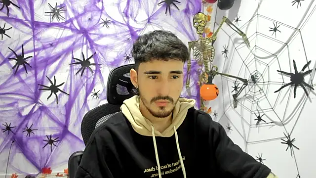 Snapshot of DmitriSanders chatting on 30, 9, 2025 DmitriSanders online show from 30, 9, 2025