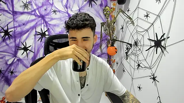 Snapshot of DmitriSanders chatting on 1, 10, 2025 DmitriSanders online show from 1, 10, 2025