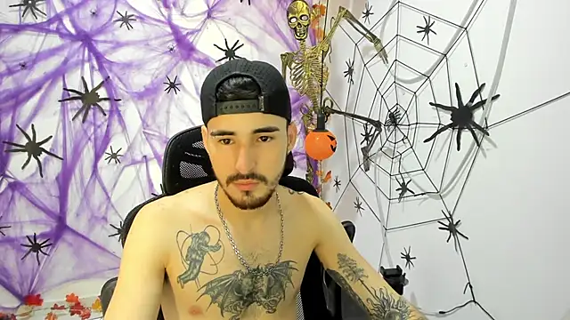 Snapshot of DmitriSanders chatting on 4, 10, 2025 DmitriSanders online show from 4, 10, 2025