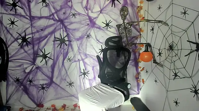 Snapshot of DmitriSanders chatting on 6, 10, 2025 DmitriSanders online show from 6, 10, 2025