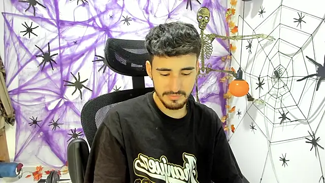 Snapshot of DmitriSanders chatting on 9, 10, 2025 DmitriSanders online show from 9, 10, 2025