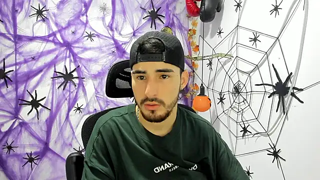 Snapshot of DmitriSanders chatting on 16, 10, 2025 DmitriSanders online show from 16, 10, 2025