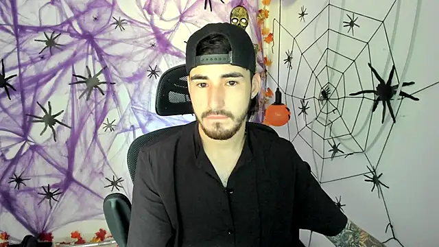 Snapshot of DmitriSanders chatting on 21, 10, 2025 DmitriSanders online show from 21, 10, 2025