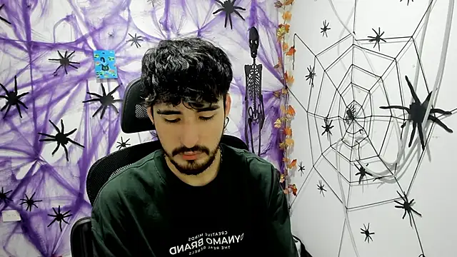 Snapshot of DmitriSanders chatting on 18, 12, 2025 DmitriSanders online show from 18, 12, 2025