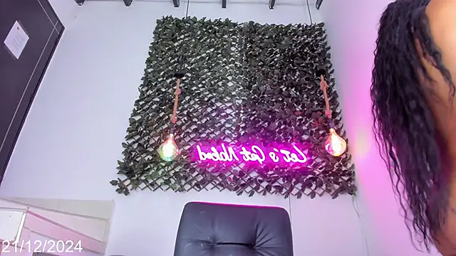 Snapshot of Brianna_Stars chatting on 21, 12, 2024 Brianna Stars online show from 21, 12, 2024