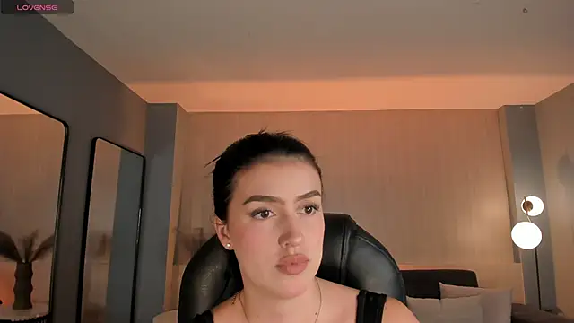 Snapshot of PaulinaSantos_ chatting on 17, 10, 2025 PaulinaSantos online show from 17, 10, 2025